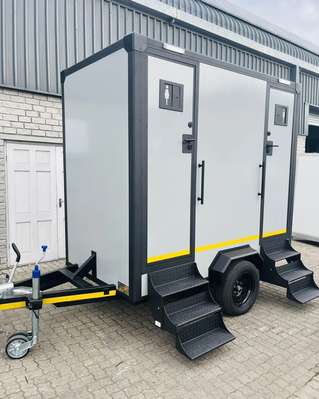 Restroom trailer