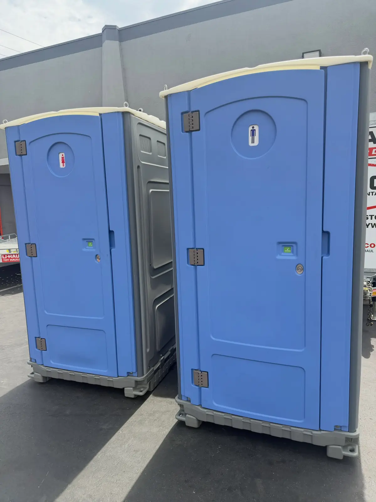 Standard porta potty