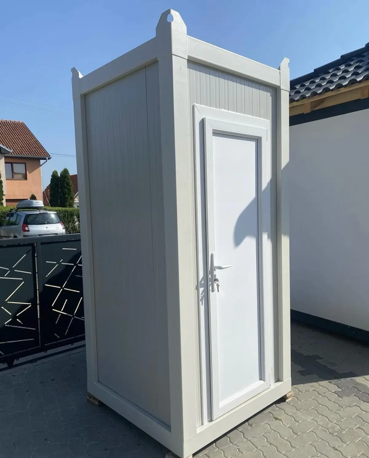 VIP flushing cabin